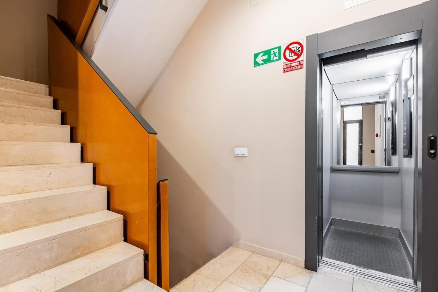 Komodo Sierpes: Bright & Classy Central Apartment Séville Extérieur photo