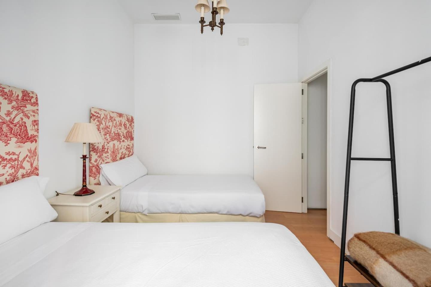 Komodo Sierpes: Bright & Classy Central Apartment Séville Extérieur photo