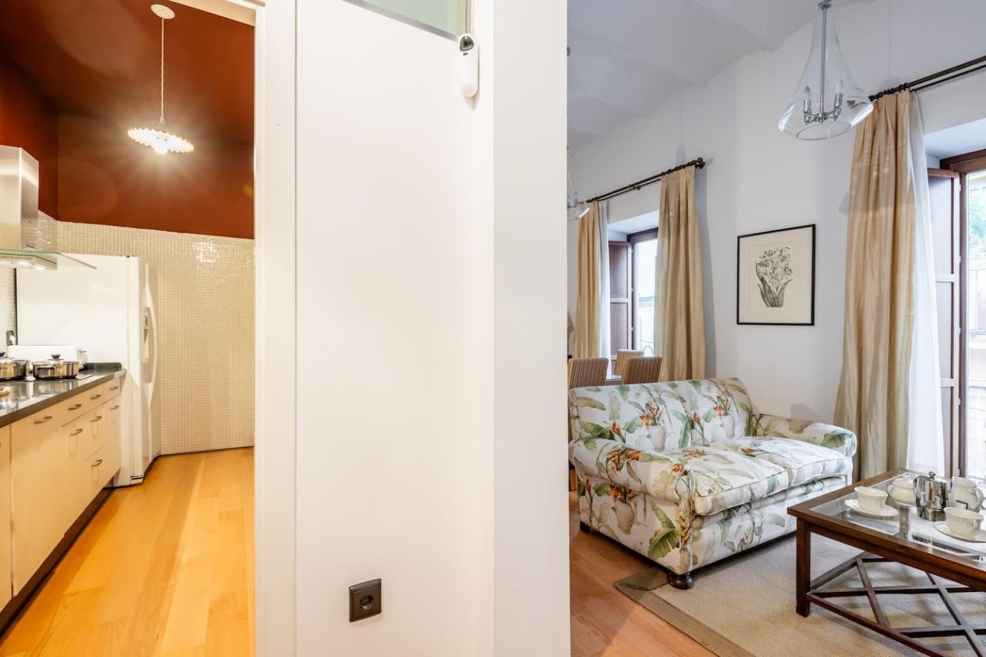 Komodo Sierpes: Bright & Classy Central Apartment Séville Extérieur photo