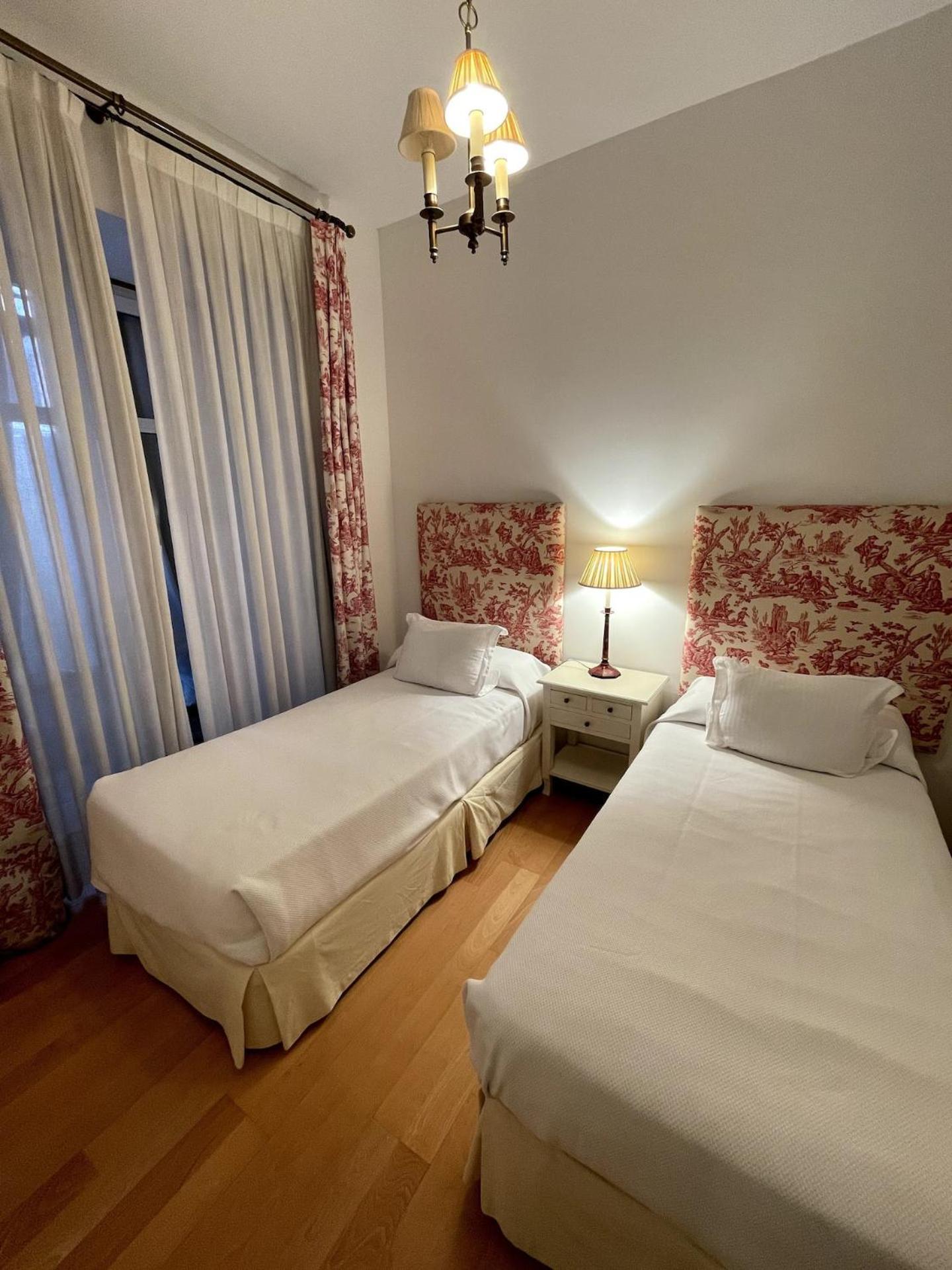 Komodo Sierpes: Bright & Classy Central Apartment Séville Extérieur photo